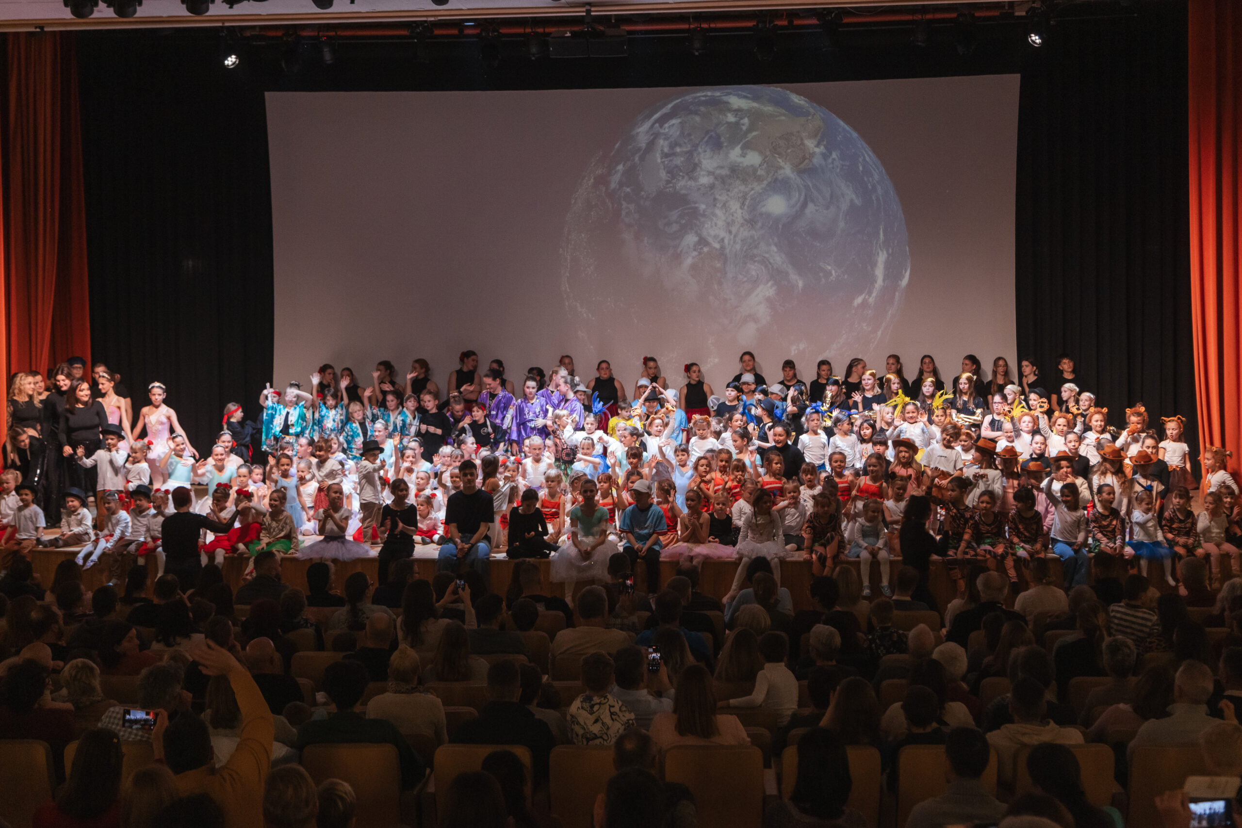 zart_festivalna_dvorana_otroci_sveta_793
